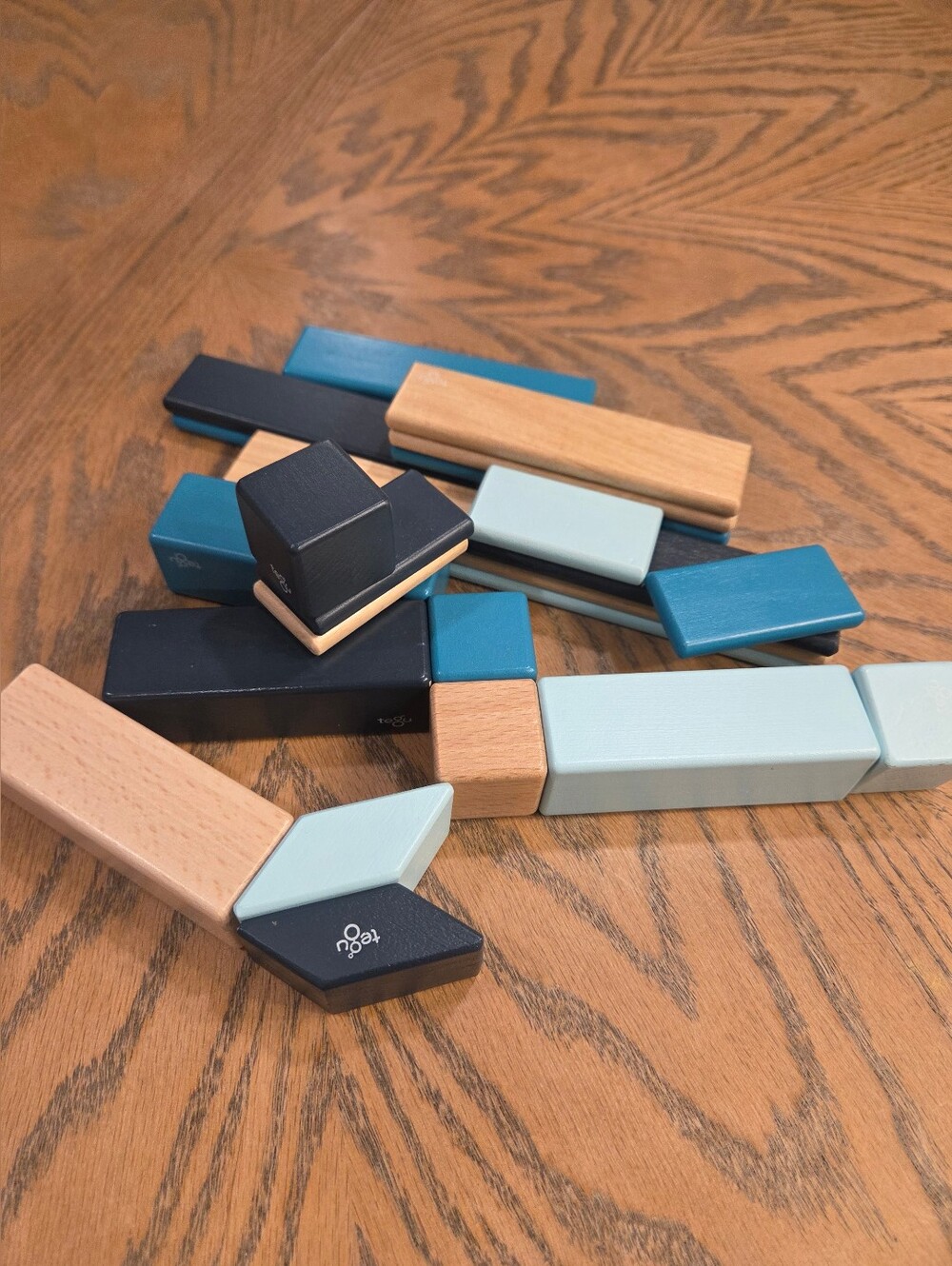 Tegu 24 Piece Magnetic Wooden Block Set Blues Classics STEM Toy Complete - Picture 2 of 2